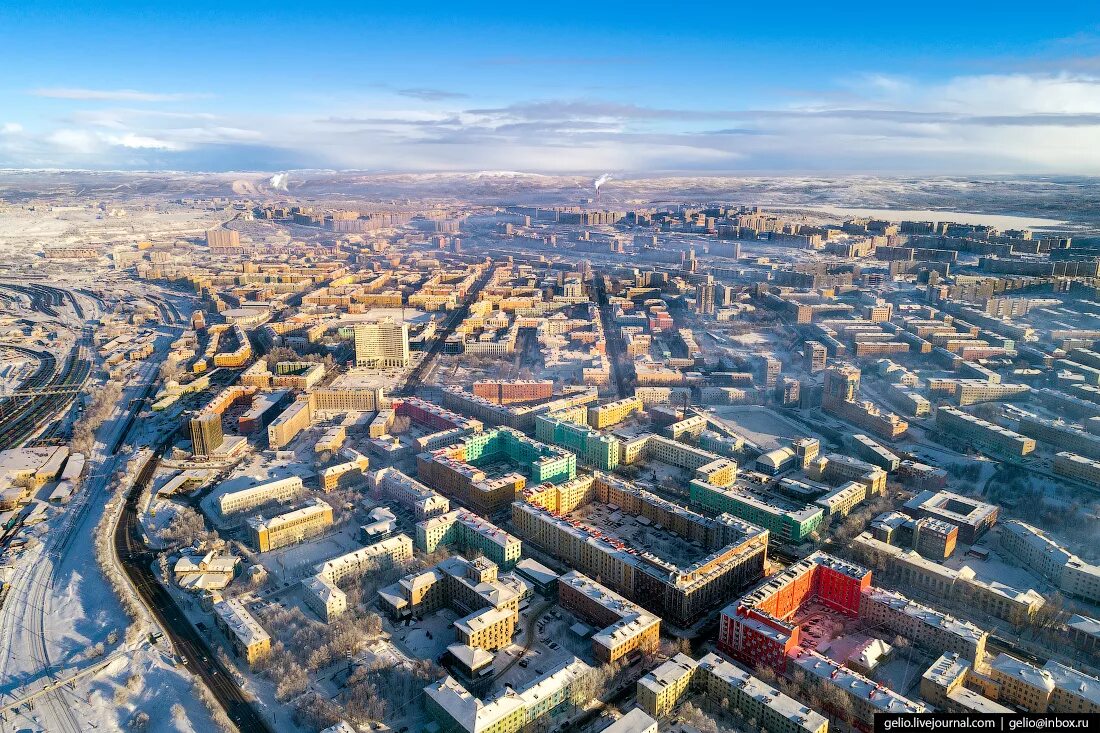 Мурманская фото. Мурманск столица Заполярья. Мурманск центр города. Мурманск с птичьего полета. Мурманск с высоты птичьего полета.