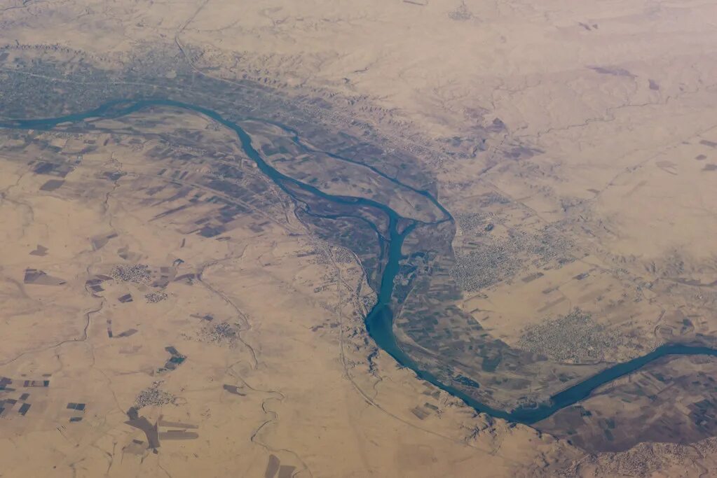 Река тигр в египте. Дельта рек тигр и Евфрат. Река Tigris. Река Евфрат. Тигр и Евфрат с космоса.