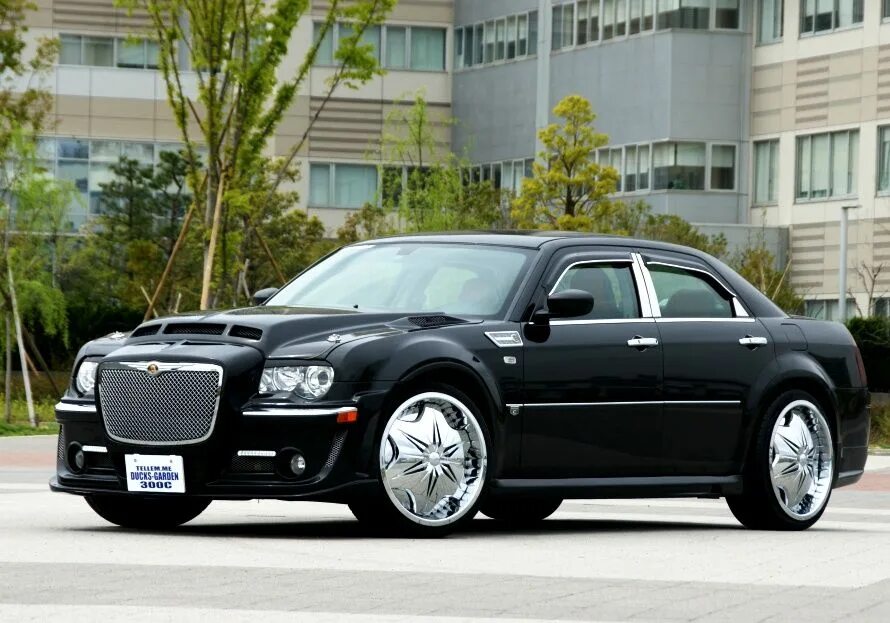 Крайслер виды. Chrysler 300c. додж 300с. chrysler 300c универсал. крайслер 300с черный.