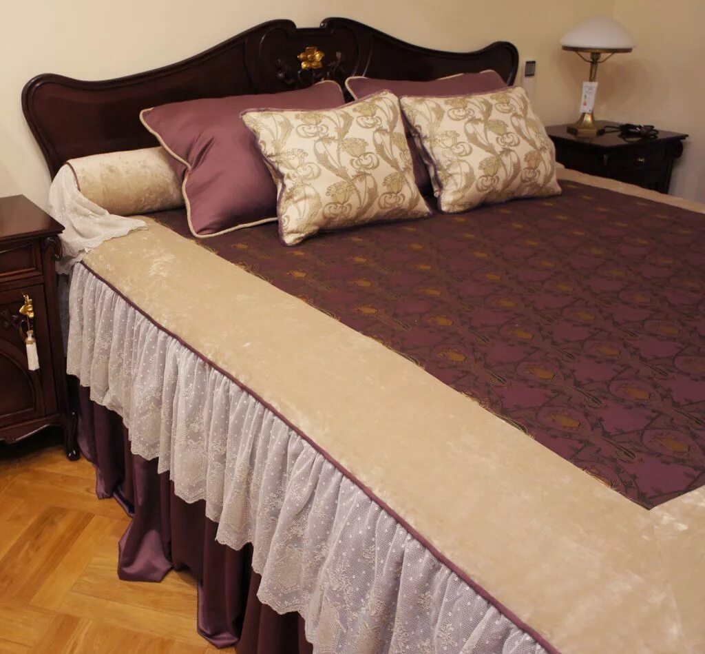 Пошив покрывала на кровать из портьерной ткани. Как сшить покрывало на кровать из портьерной. Как сшить покрывало на кровать из портьерной. Пошив покрывала на кровать. Дизайнерские покрывала на кровать.