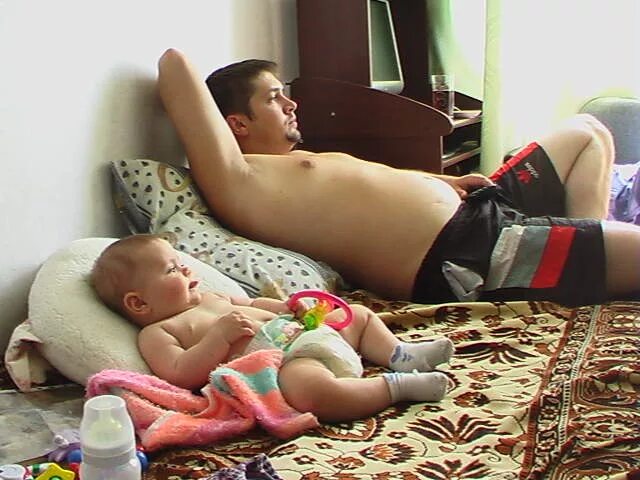 Хожу Голым При Дочери