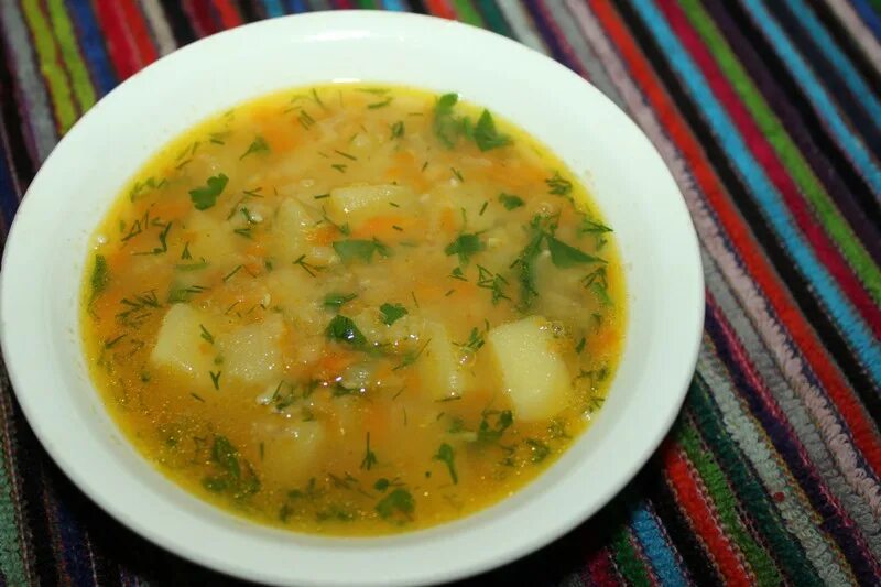 Суп с чечевицей и картофелем рецепт классический. Турецкий суп из красной чечевицы. Турецкий чечевичный суп. Чечевица суп из чечевицы. Франкфуртская чечевичная похлёбка.