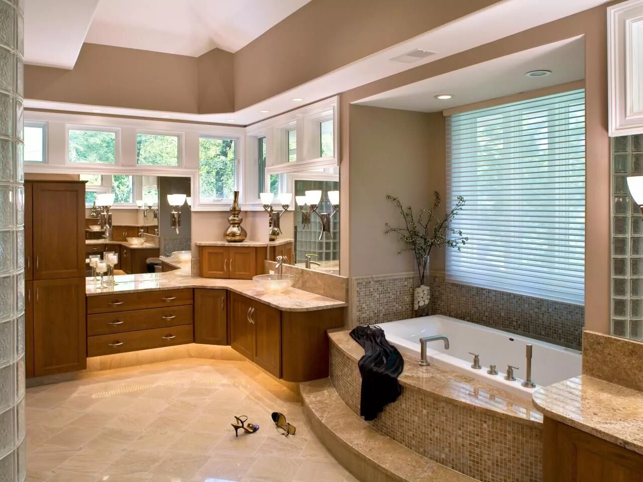 Ванна в кухне фото 30 Impressive Bathroom Makeovers by HGTV Stars
