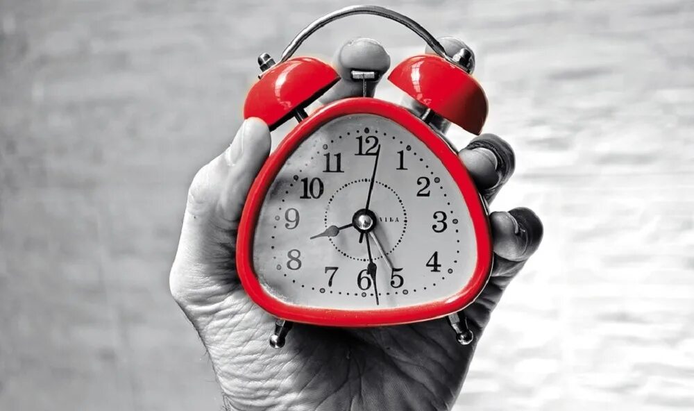 Как заставить часы работать. Человек не успевает. Спит за компьютером. Сценарий тренинга эффективное управление временем. Брайан трейси семья.