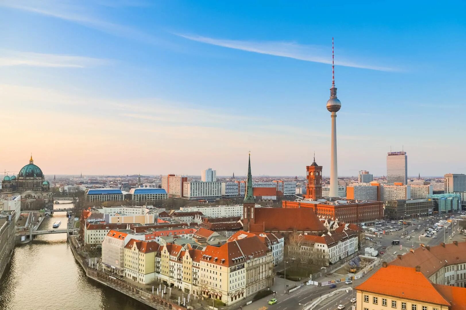 Capital city of germany. Вечерний берлин. Berlin панорама. Capital city of germany. Река шпрее в берлине.