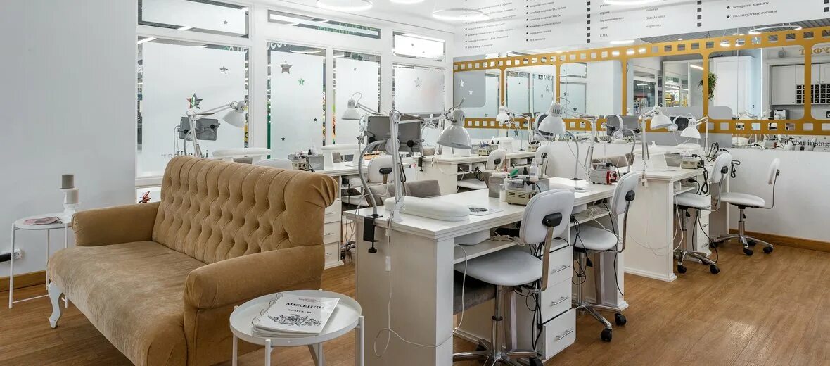 Муви нейл. Movie Nail Bar Типанова 21. Салон красоты Типанова. Movie Nail Bar Пулковская ул. Салон красоты в ТЦ Питер на Типанова.