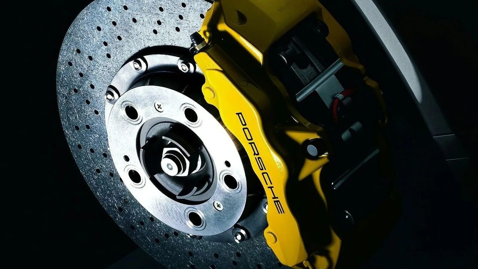 Фото тормозного. Porsche Ceramic Brake. Тормоза Порше 911. C20633000 Brake. Дисковые тормоза на КАМАЗ.