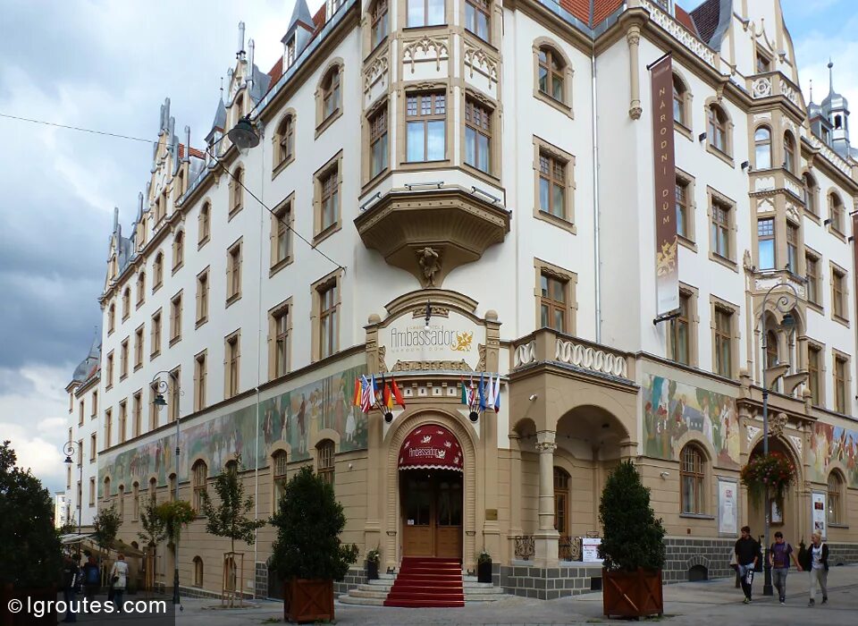 Санаторий термал карловы вары. Олений скок карловы вары. Карловы вары kupele. Отель термаль карловы вары. Брежнев карловы вары здание.