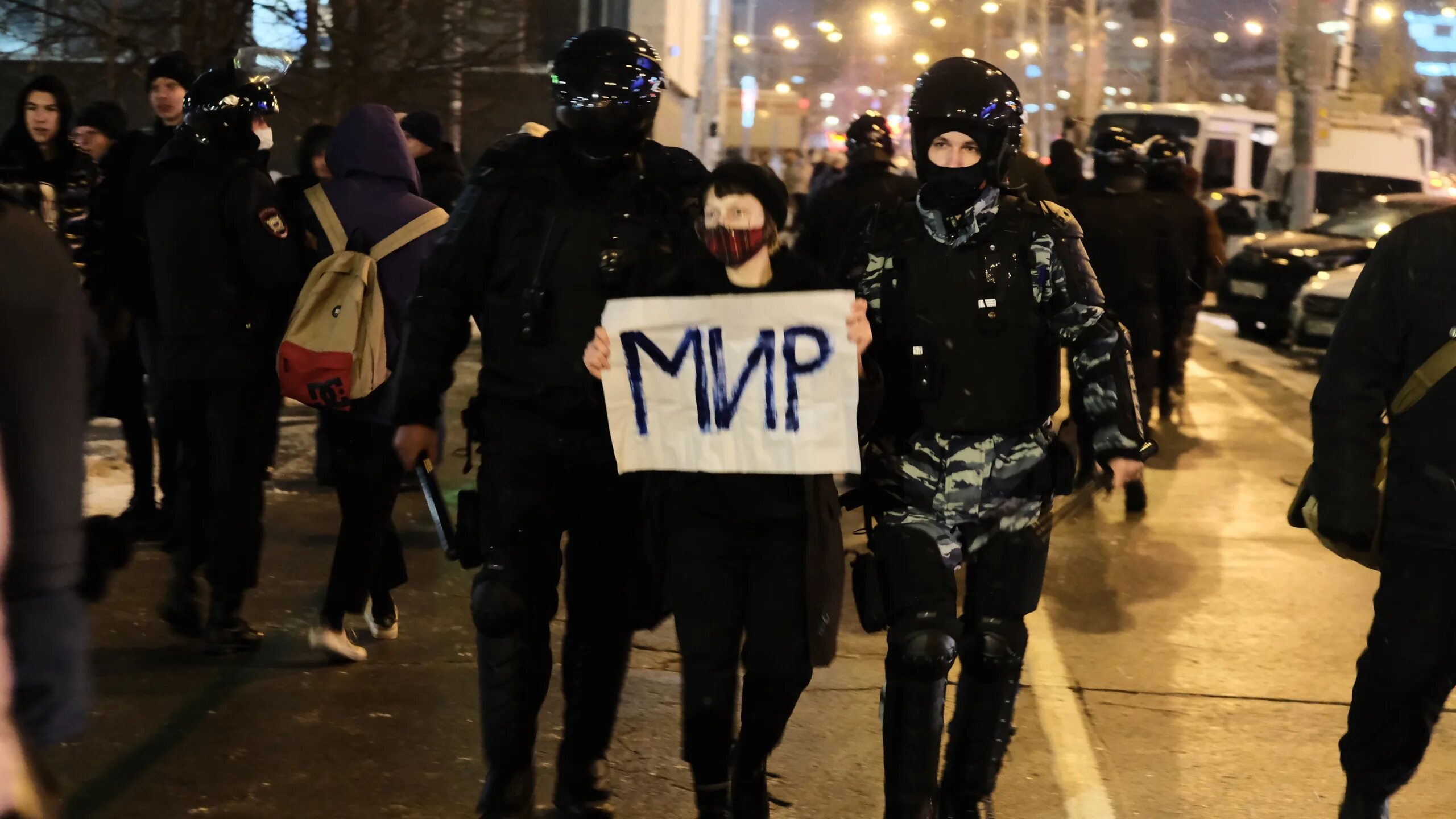 Народ хочет войны. Митинг против войны. Митинги против войны в Росси. Митинги в России против войны. Митинг против России в Украине.