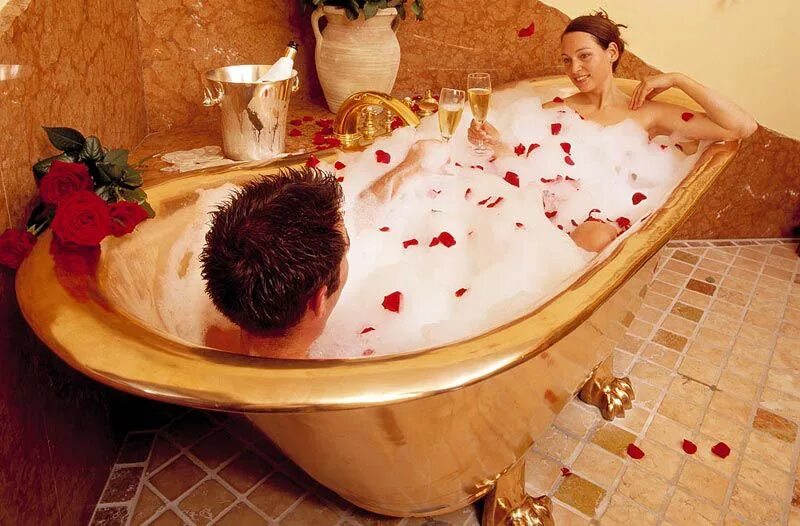 Романтика в ванной. Романтик в ванне. Романтическая ванная. Романтический вечер в ванной.