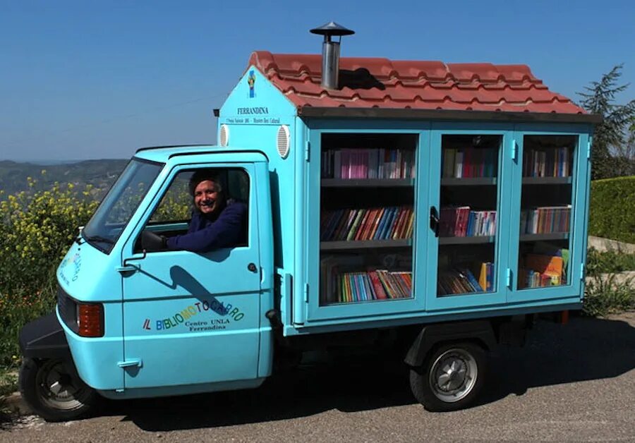 Car library. Передвижная библиотека библиобус. Библиотека на колесах. Маленькие фургоны. Автомобиль в библиотеке.