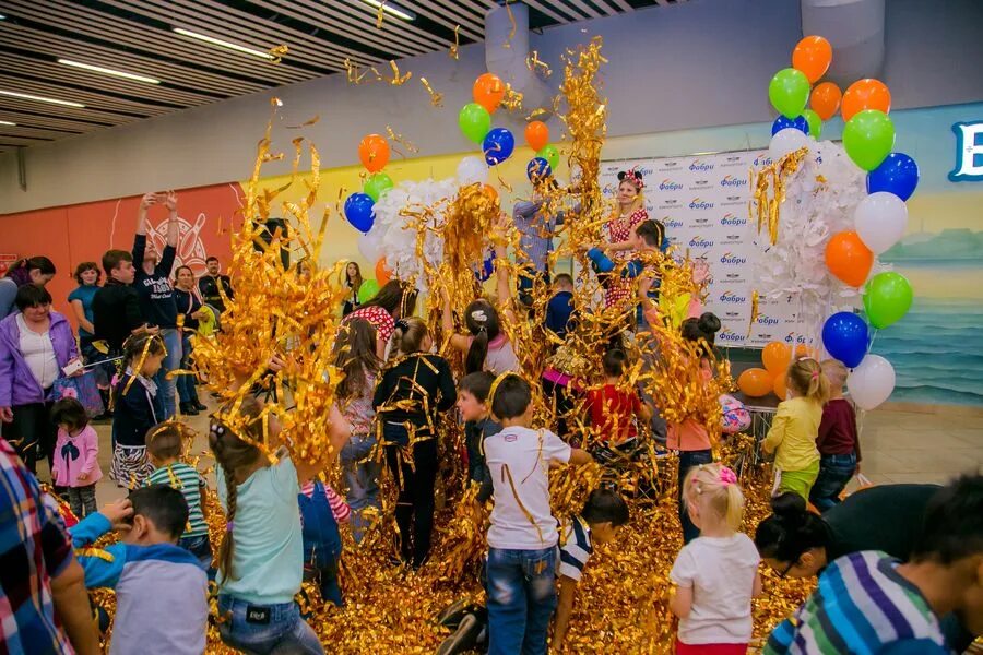 Мероприятия в тц. Детский праздник в торговом центре. Красивая фотография детей на мероприятии. Детский праздник в торговом центре. Тц праздник.