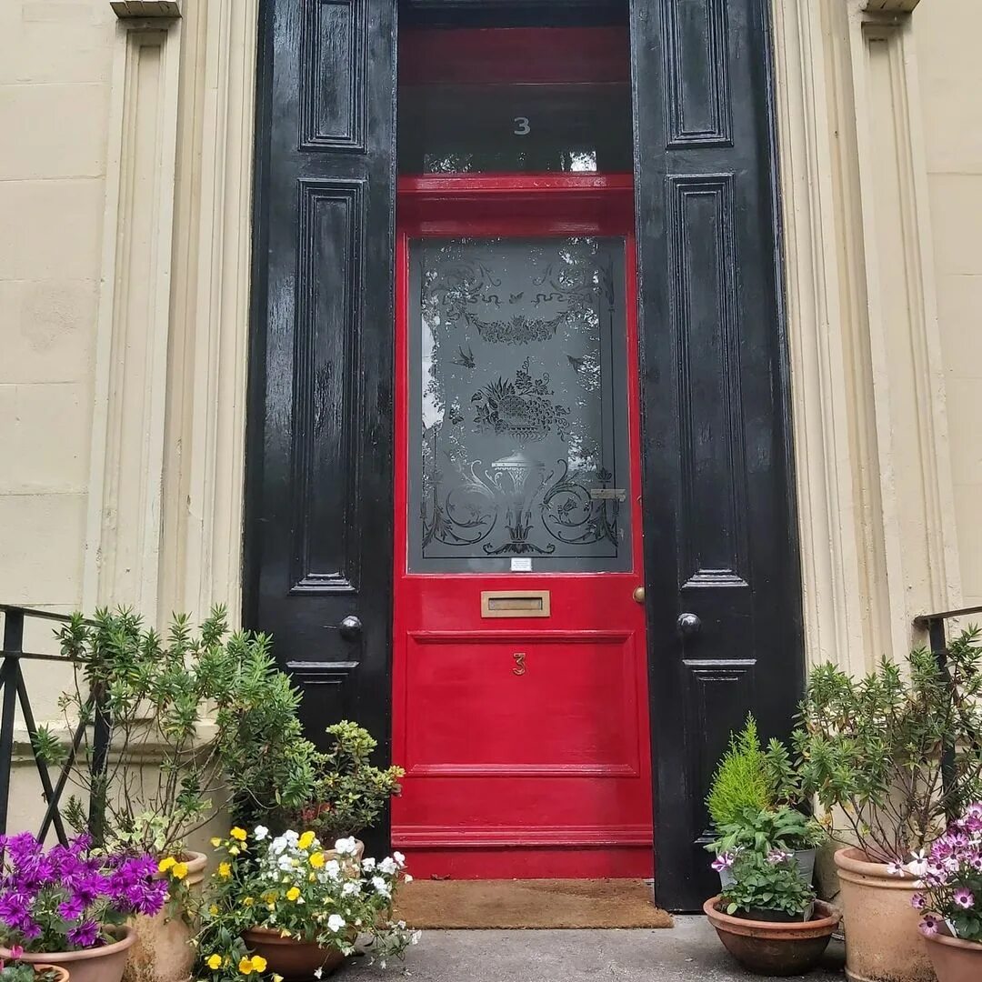 к входу или ко входу. надпись вход в метро. крыльцо для частного дома с навесом. открытое крыльцо с навесом. крыльцо с навесом в частном доме.