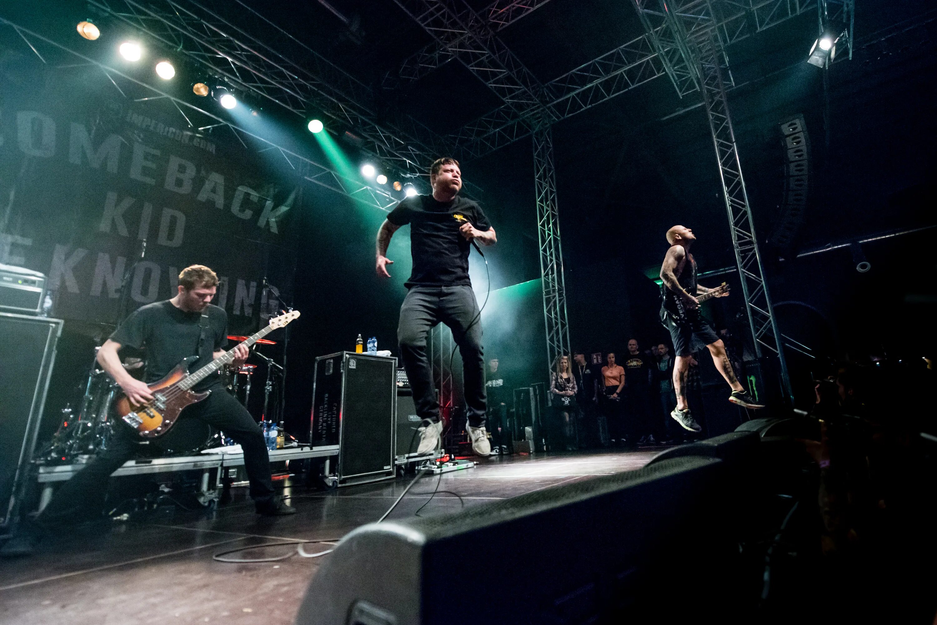 Comeback kid логотип. Comeback группа. Comeback kid "outsider, cd". Come back kids. Come back kid.