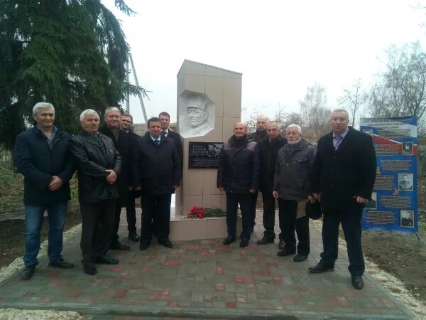 Погода рыбинские буды обоянский район. Рыбинские буды Обоянский район Курская область. Памятник в Курске Косухину. Рыбинобудская школа Обоянского района Курской области. Курск памятник Косухина.