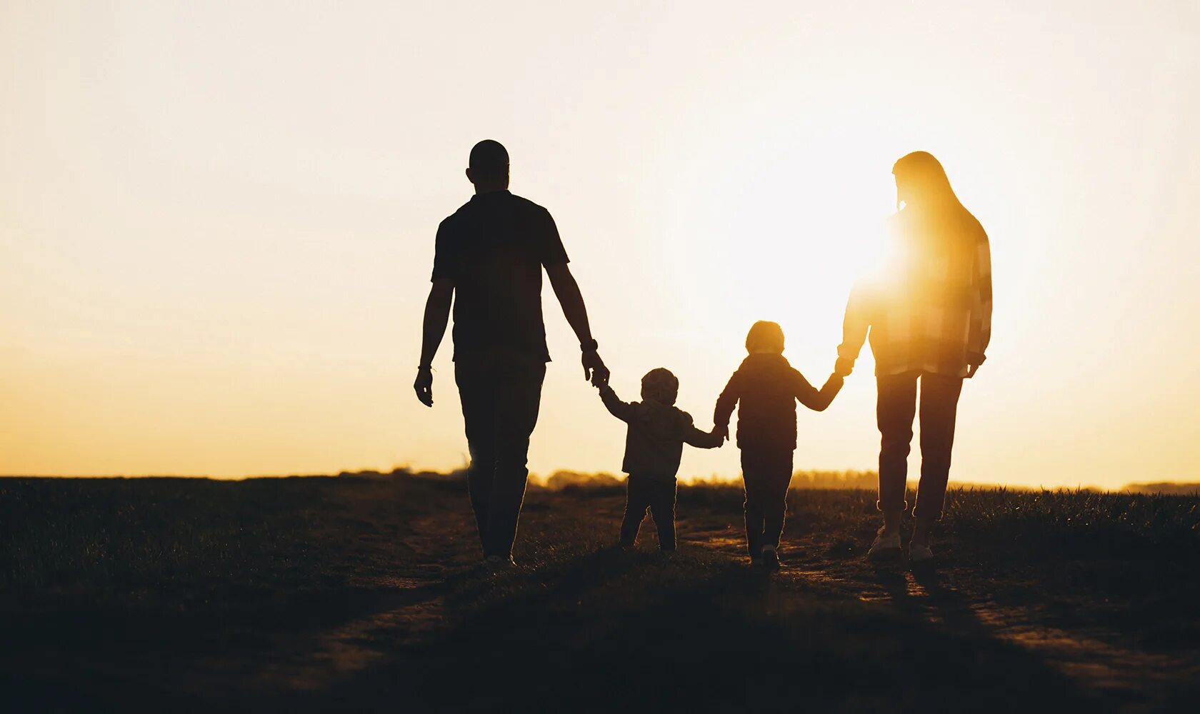 Сознательные родители. Дети с родителями. Счастливая семья. Сознательные родители. Сознательные родители.