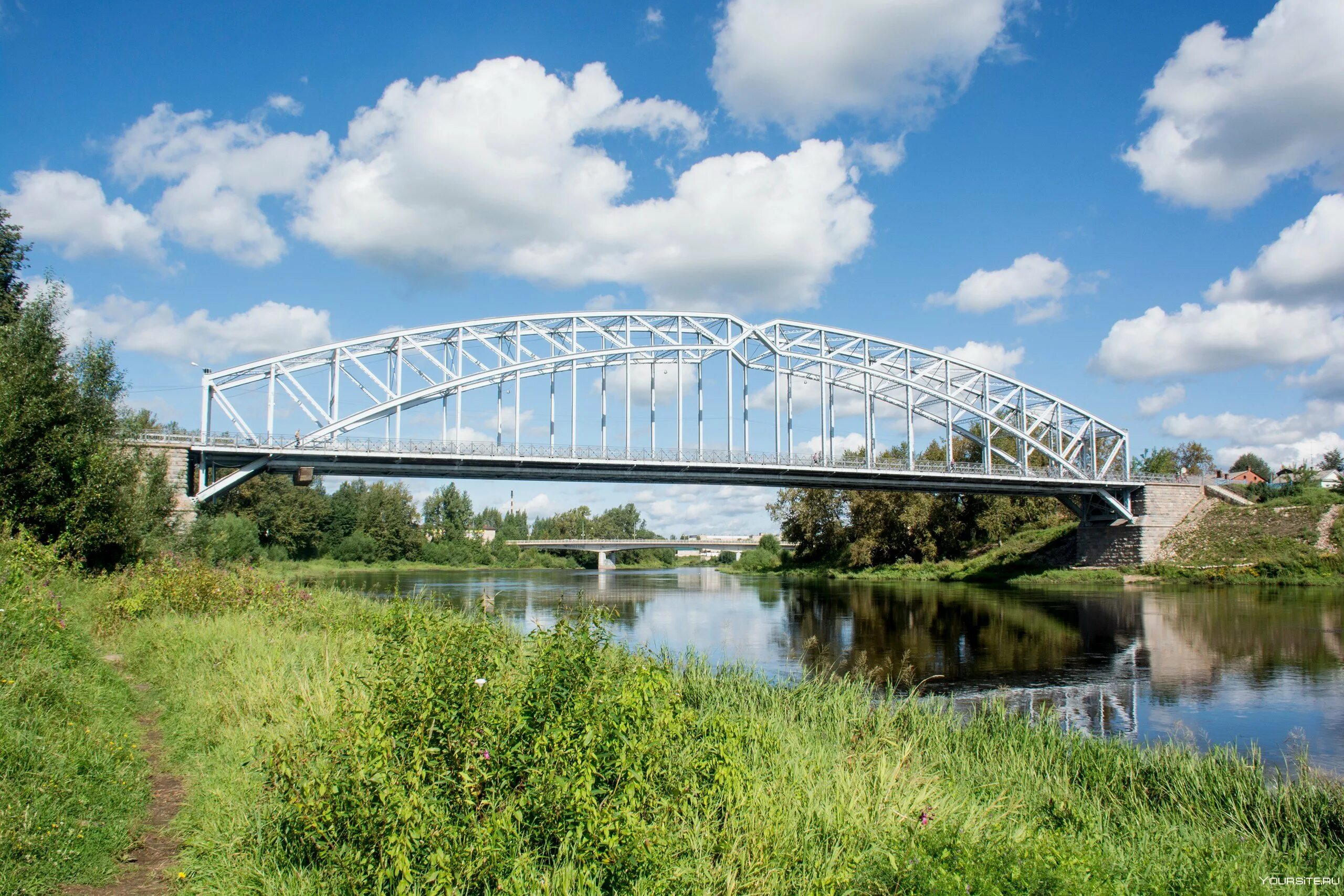 Боровичи. Арочный мост боровичи. Городское поселение город боровичи. Боровичи новгородская область мост белелюбского. Население города боровичи новгородской области.