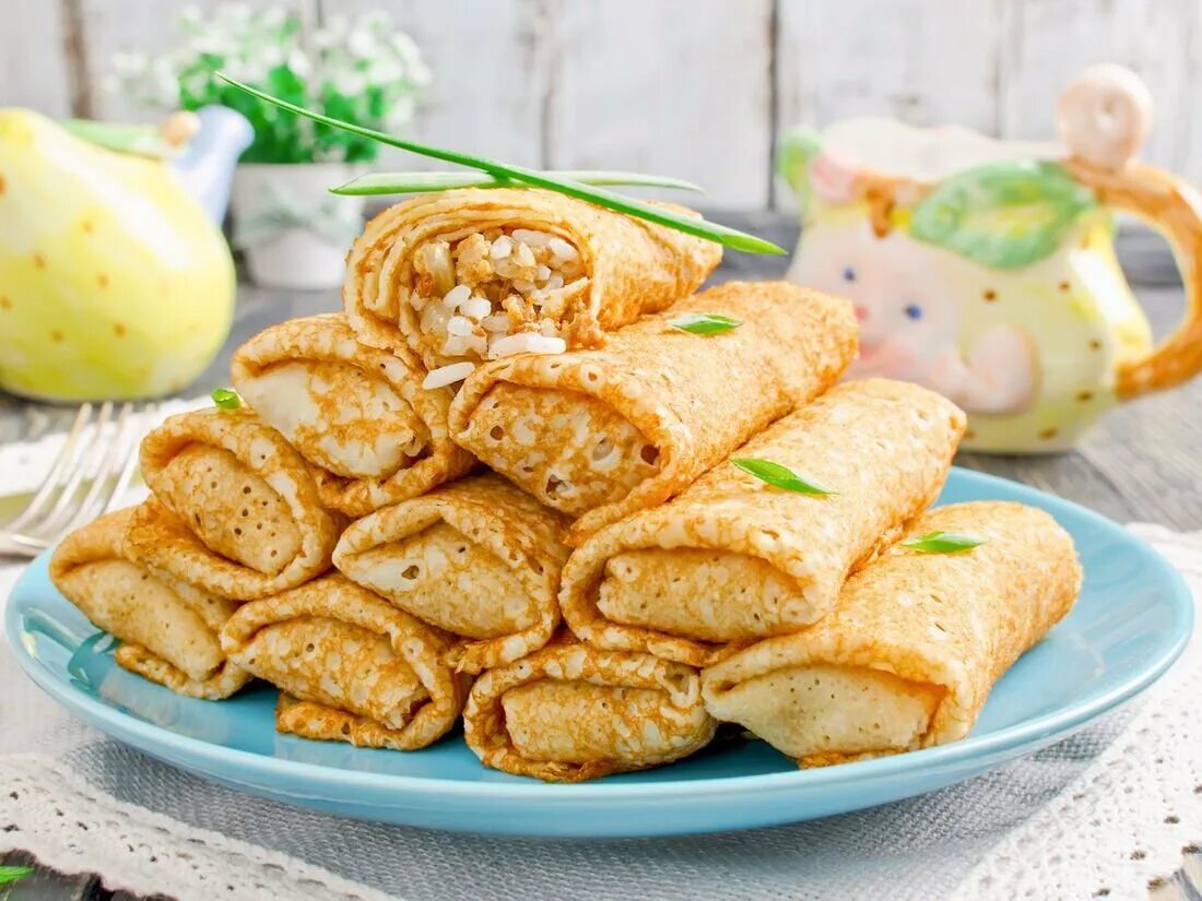 Блинчики фаршированные мясом. Домашние блинчики с мясом. Блинчики с курицей. Блинчики фаршированные творогом. Блины фаршированные.