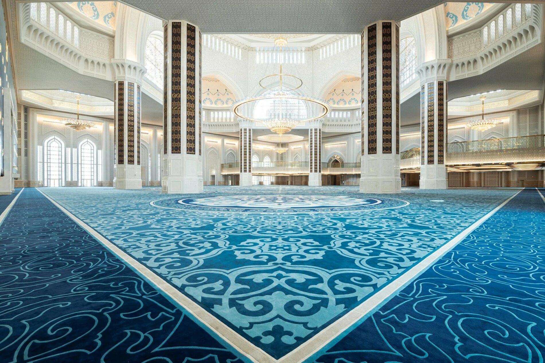 Астана самая большая мечеть. Новая мечеть в Астане 2022. Мечеть Нур Астана внутри.