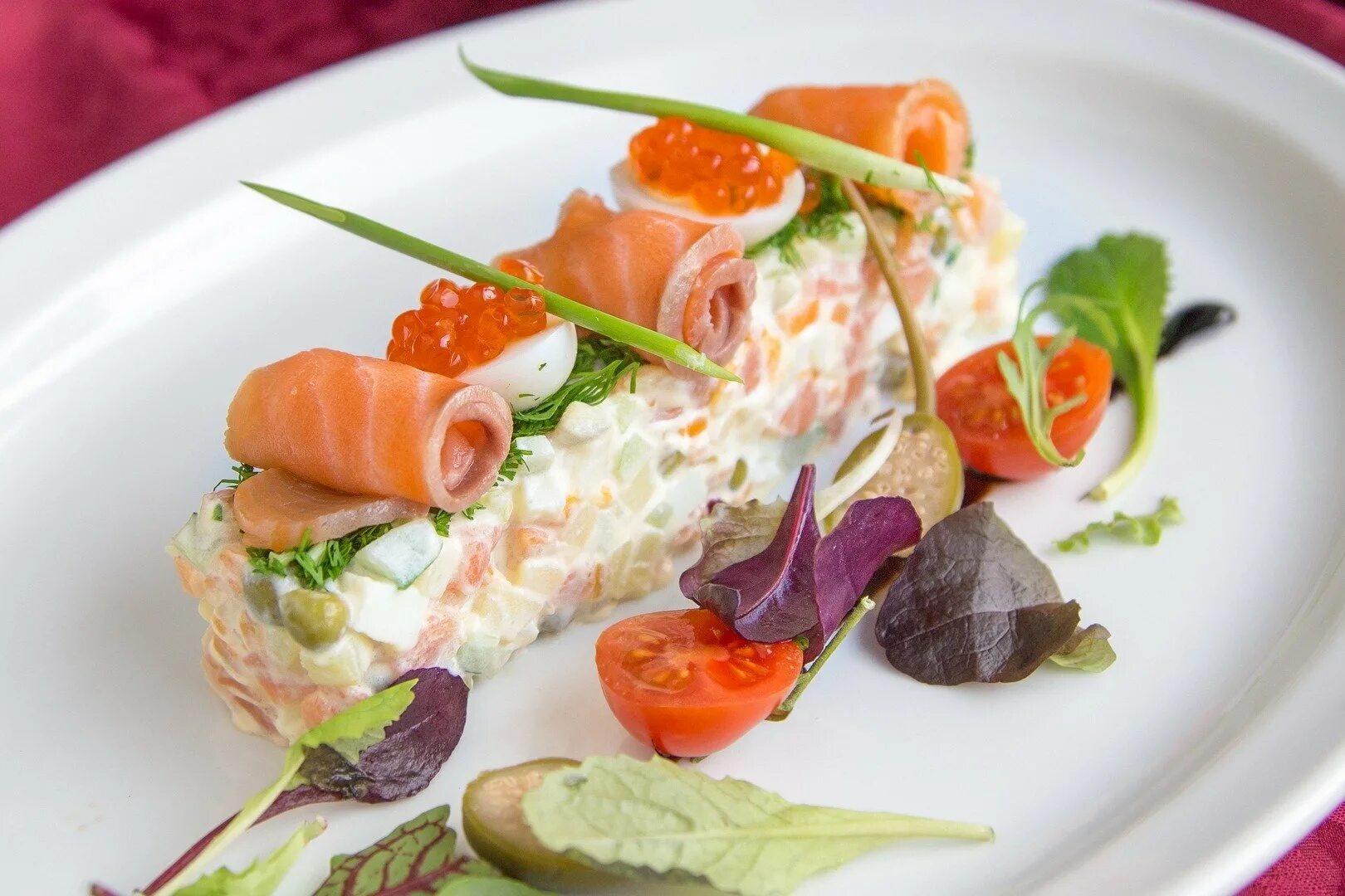 Красивые ресторанные блюда. Нисуаз с тунцом ресторанная подача. Оливье фьюжн. Рецепты как в ресторане. Классический нисуаз от шефа.