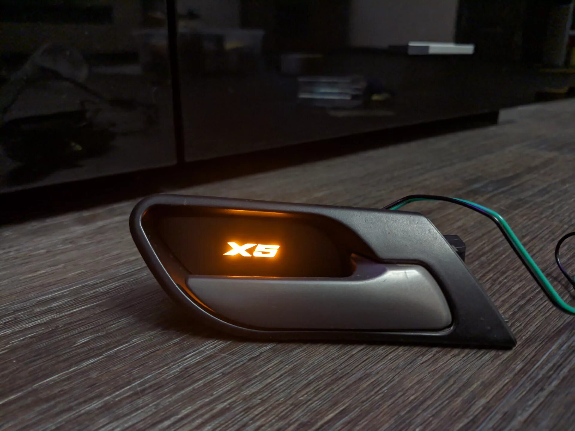 Подсветка ручек бмв е53. Подсветка дверных ручек. Подсветка ручек лада веста. Подсветка дверных ручек. Подсветка дверных ручек.