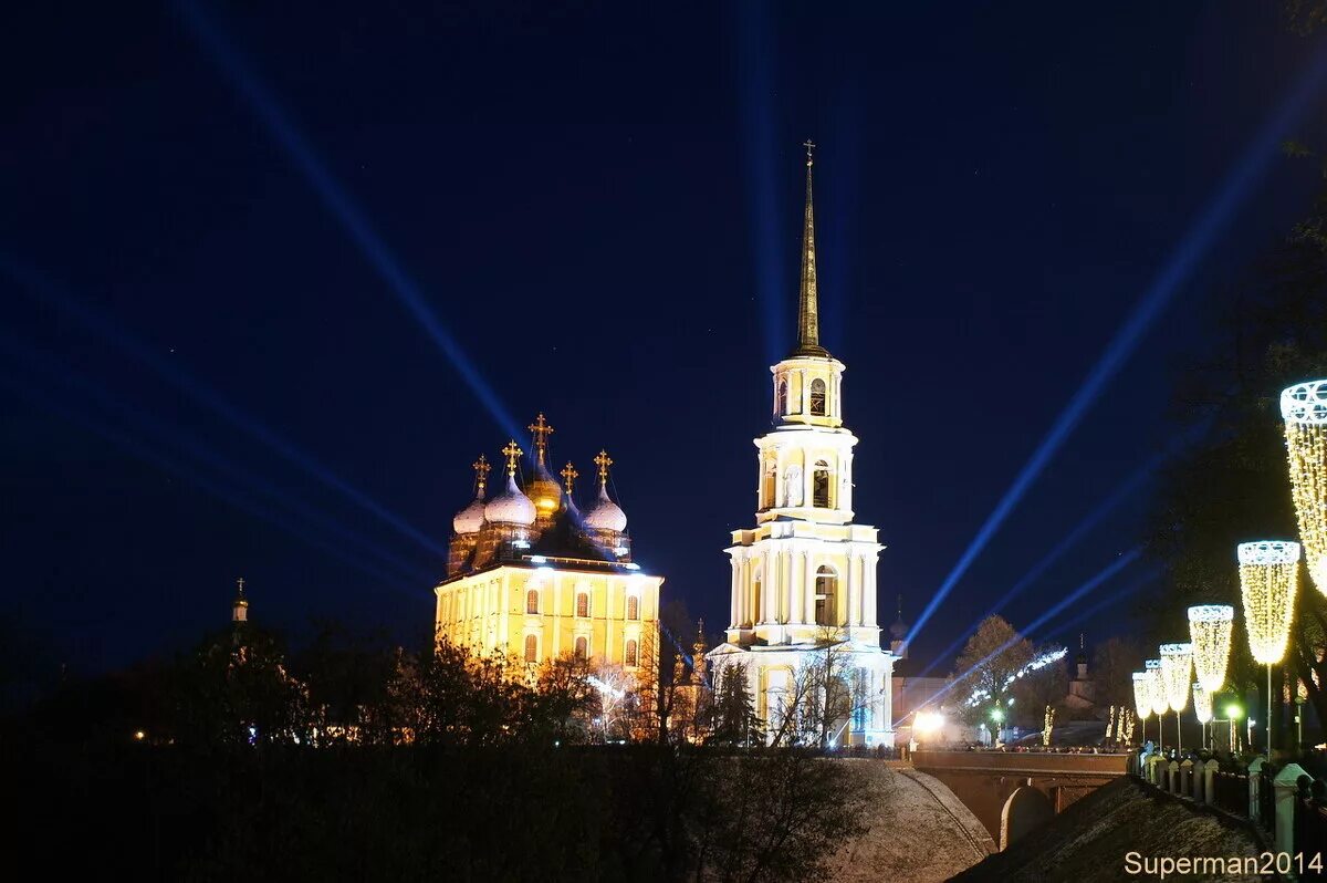 Кремлевский вал. Рязанский Кремль Рязань. Ночной Кремль Рязань. Кремлевский вал Рязань ночь. Рязань Кремль ночью.