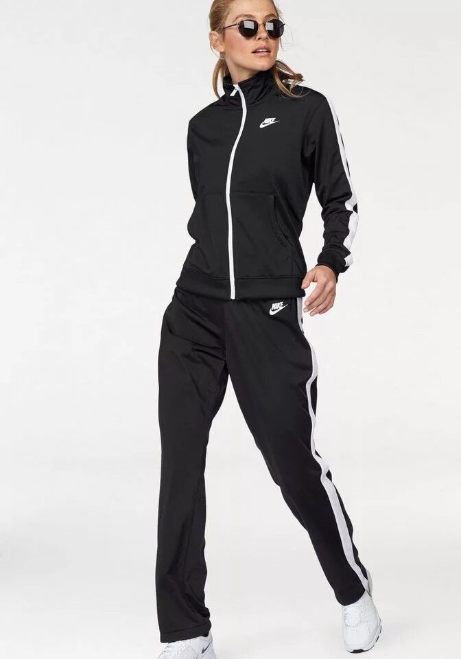 Новые спортивные костюмы. Nike Tracksuit. Найк раннинг спортивный костюм женский черный. Спортивный костюм Nike Nocta. Спортивный костюм Nike Tracksuit.