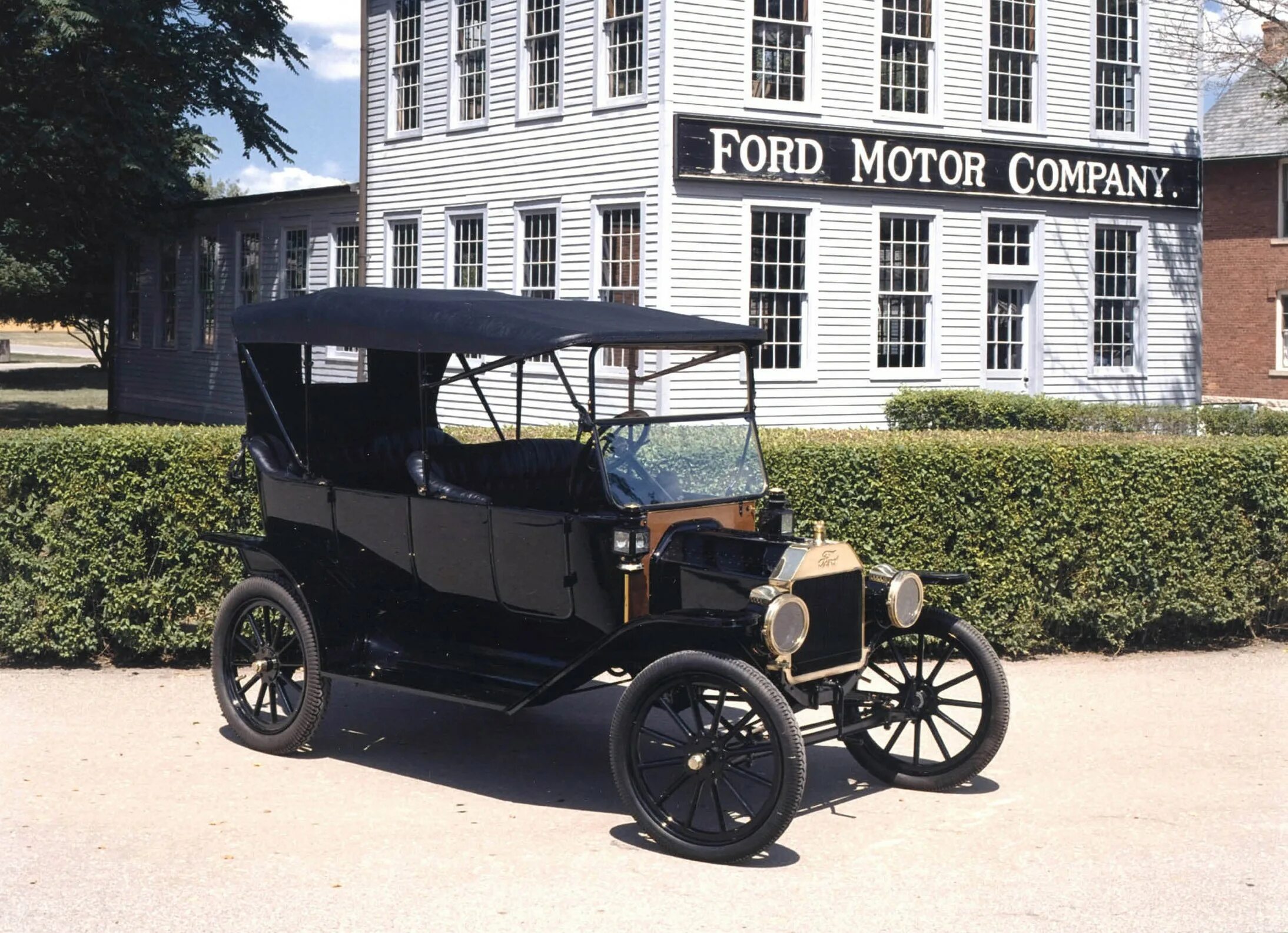 Первый автомобиль форд. Форд model t 1908. 1908—1927 Форд модель т.