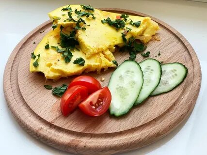 Завтрак омлет с сыром