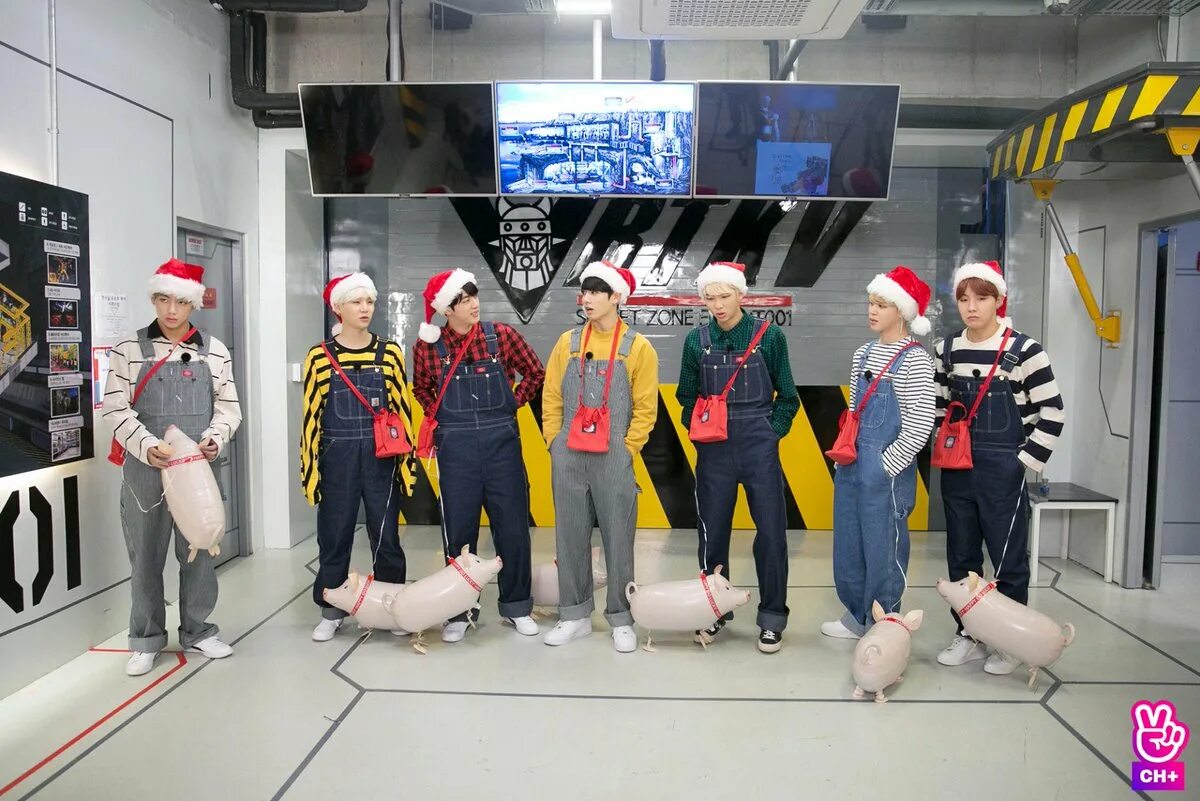 Bts - 달려라 방탄. Bts 2015. Ран бтс 2015. Кафе бтс в москве. Dallyeola bangtan телепередача.