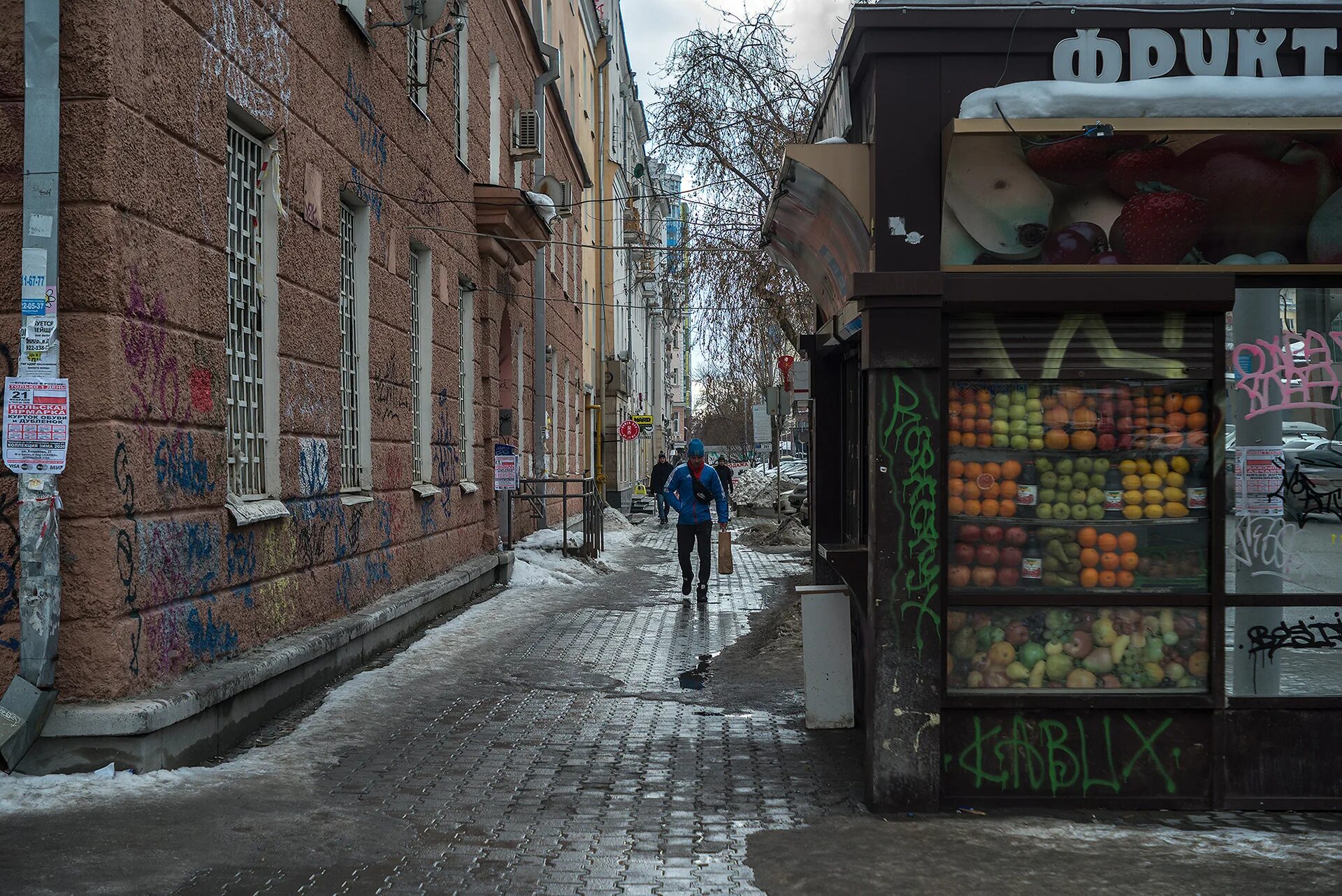 Ловер певец фото. Террористы в екатеринбурге. Лицом к лицу екатеринбург. Взрослые люди на улице. Лицом к лицу екатеринбург.