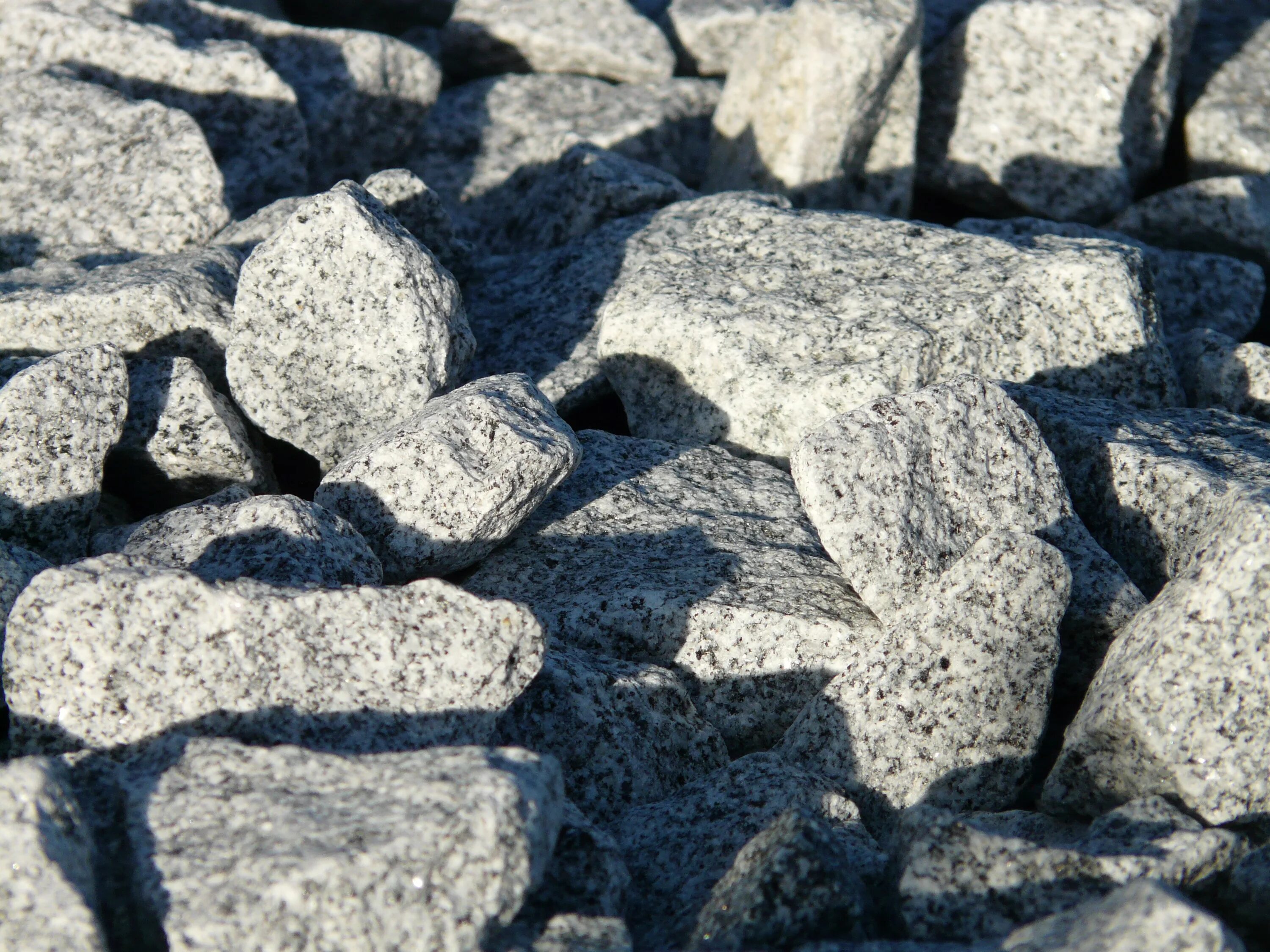 Granit stones. Гранитный камень. Гранитный валун. Гранир. Валуны гранита.