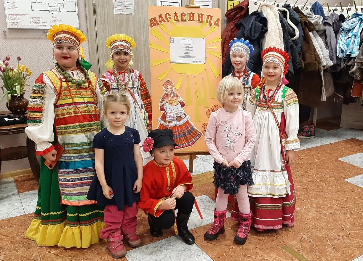 Масленица майкоп. Масленица Бирюлево Западное. Масленица в Царицыно. Как одеть мальчика на Масленицу.