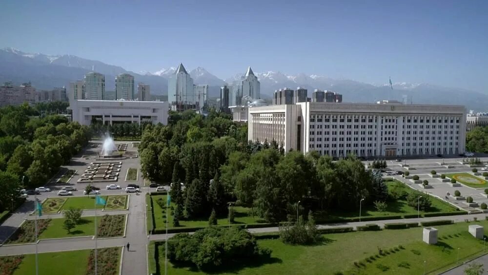 Am almaty. Алма-Ата город. Алматы Казахстан. Алма- Ата горы за КАЗГУ. Алматы панорама.