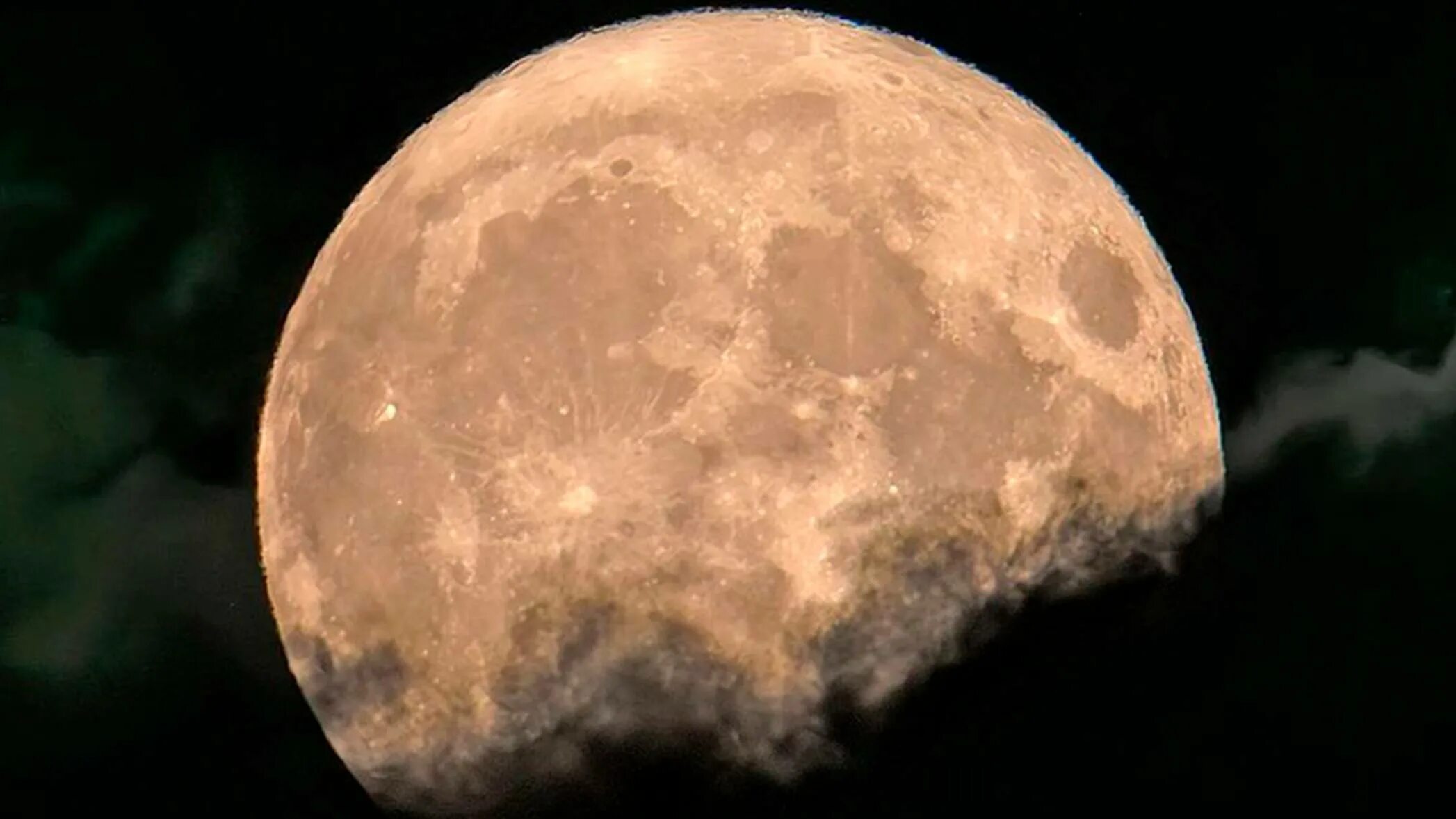 Полнолуние астрономия. Суперлуние. Голубое полнолуние 19 августа 2024. Полная луна. Голубое полнолуние 19 августа 2024.