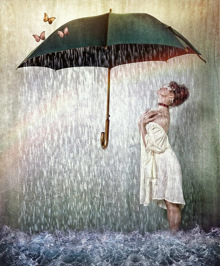 Хотя дождя. Под дождем. Зонтик под дождем. Под зонтиком. Женщина под зонтиком.