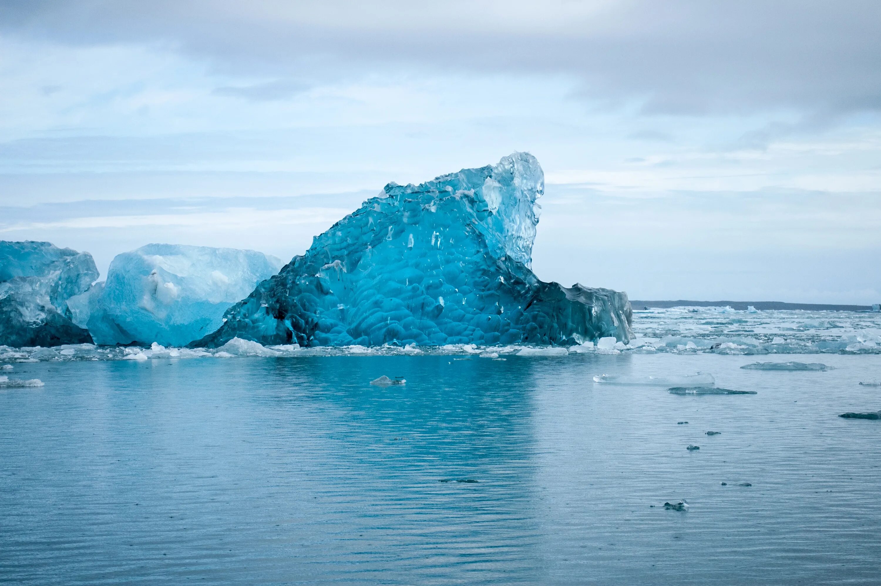 Исландия Северный Ледовитый океан. Айсберги Северного Ледовитого океана. Голубой Айсберг. Ледяное море.