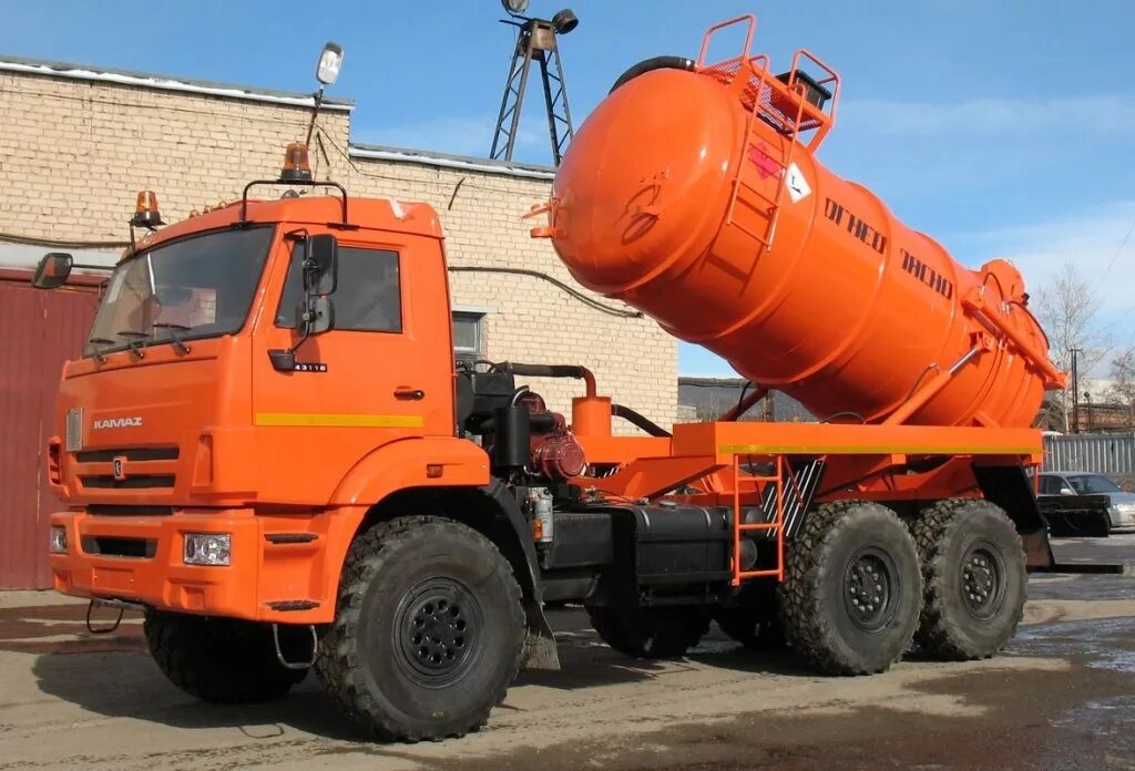 Акн как работает. Камаз акн-10. автоцистерна вакуумная на шасси камаз-43118. акнс-10-43118. камаз акн-10 вакуумная машина.