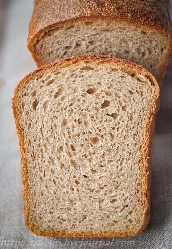 Опара на ржаной закваске. Хлеб на закваске. Пшенично-ржаной хлеб. Пшеничный хлеб на ржаной закваске. Хлеб на ржаной заква ке.