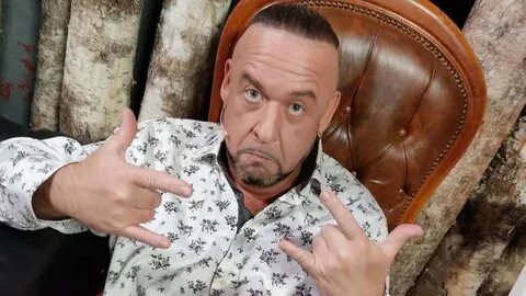 Сколько лет александру морозову