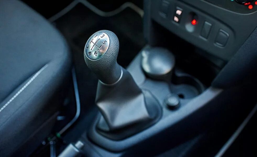 Сандеро степвей 2 акпп. Renault sandero коробка передач. коробка сандеро степвей механика. рено сандеро коробка передач механика. renault sandero 2016 рычаг акпп.