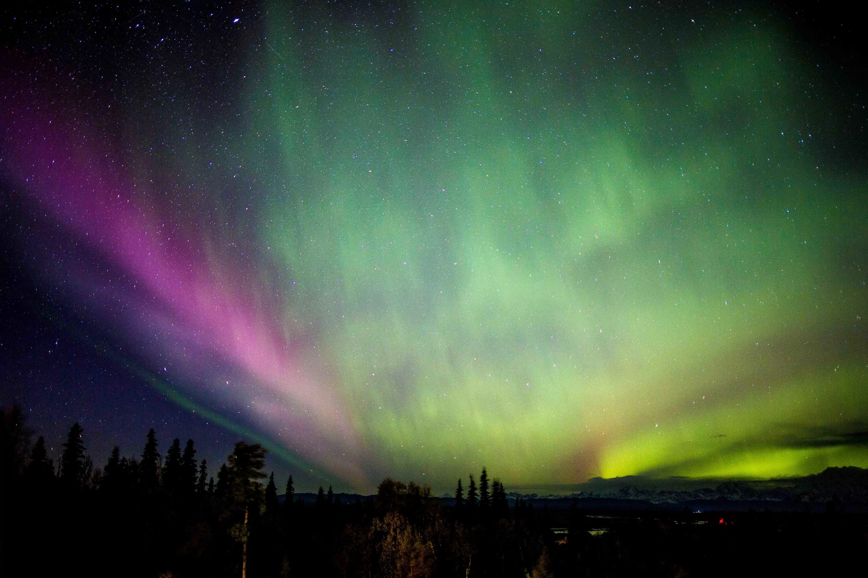 Aurora Boreal. Северное сияние физика. Плазма полярное сияние. Происходит Северное сияние.