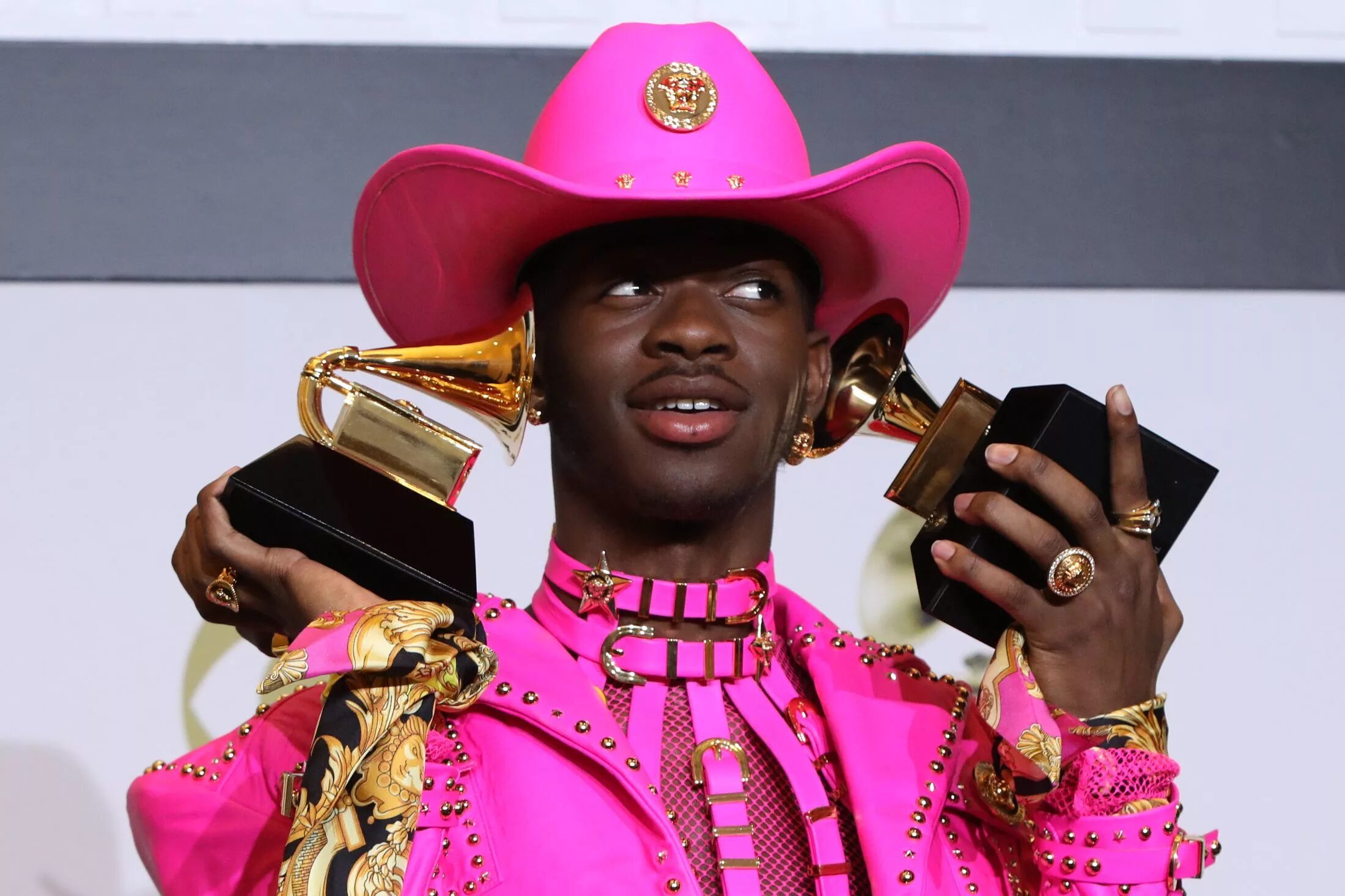 Награда певцу. Lil nas x Грэмми 2020. Lil nas x Grammy. Lil nas x Grammy 2020. Билли Айлиш Грэмми.