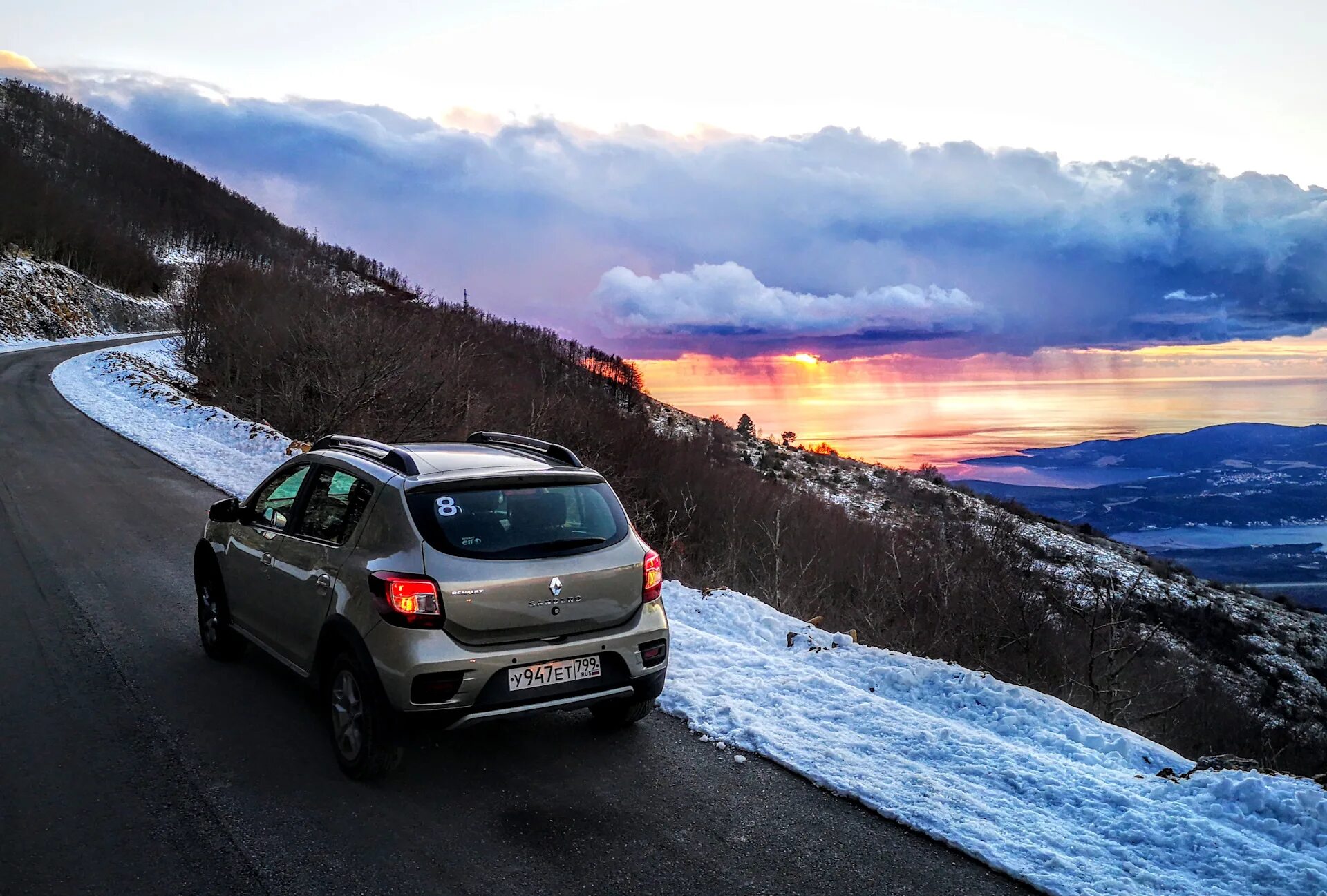 Sandero stepway 2019. Рено Сандеро степвей 2019. Renault Logan Stepway 2019. Сандеро степвей зима. Рено Сандеро степвей 2013 на дороге.