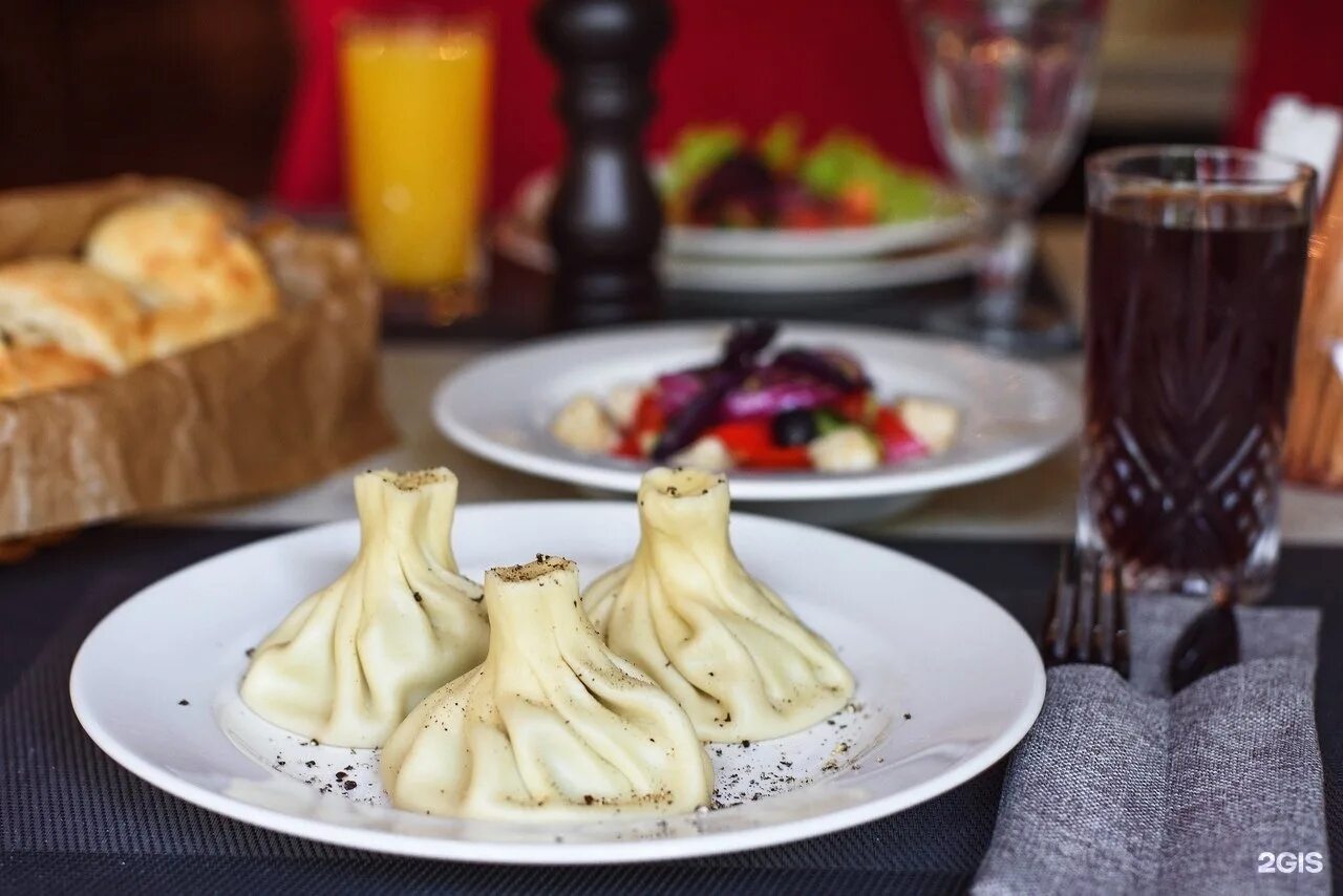 Грузинская кухня хинкали. Академия хинкали киров. Хинкали пиросмани. Хинкали ресторанная подача. Хинкали ресторанная подача.