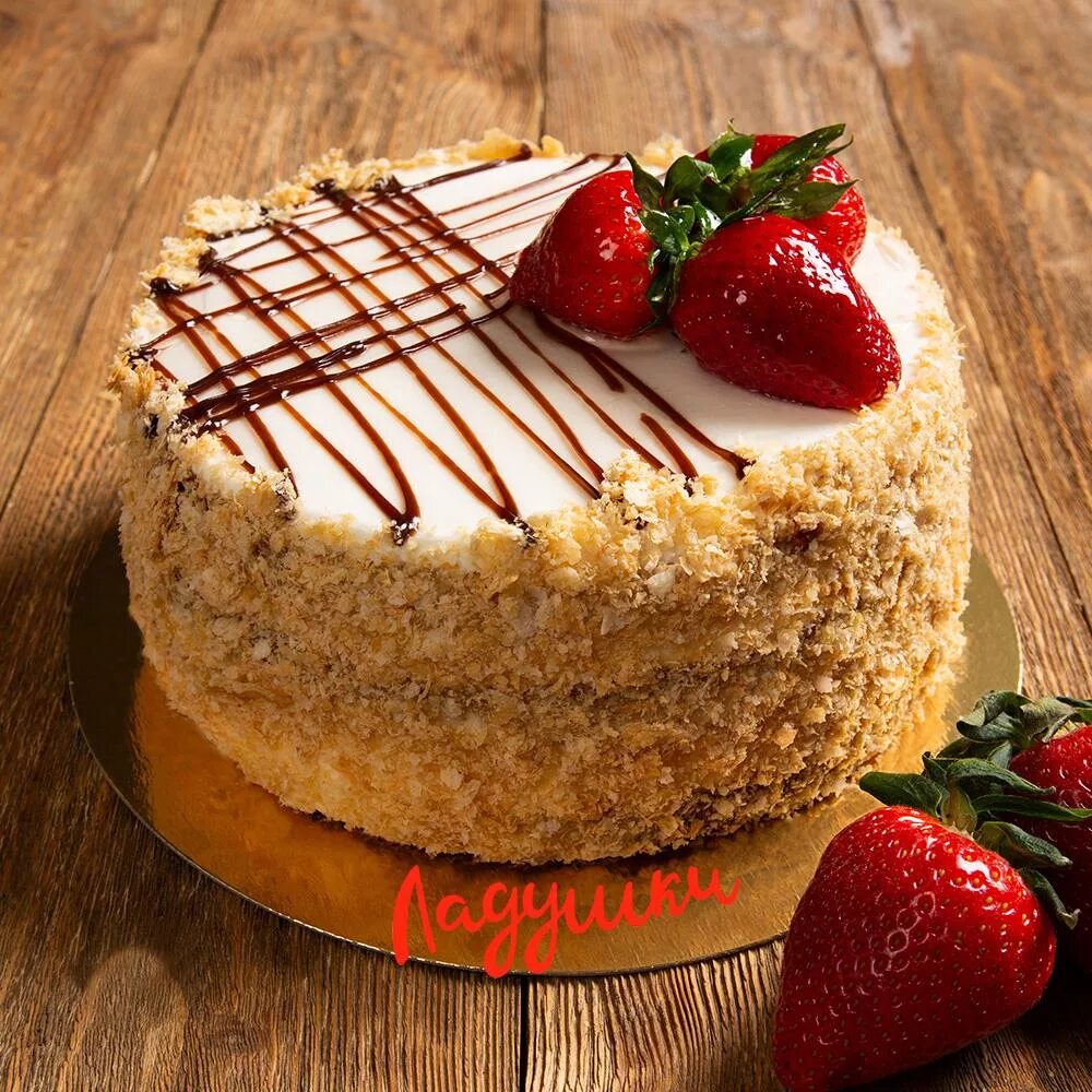 Вкусный домашний торт рецепт на день рождения. Сметанник Наполеон медовик. Торт сметанник бисквитный. Торт сметанник / сметанный торт. Украшение торта Наполеон.