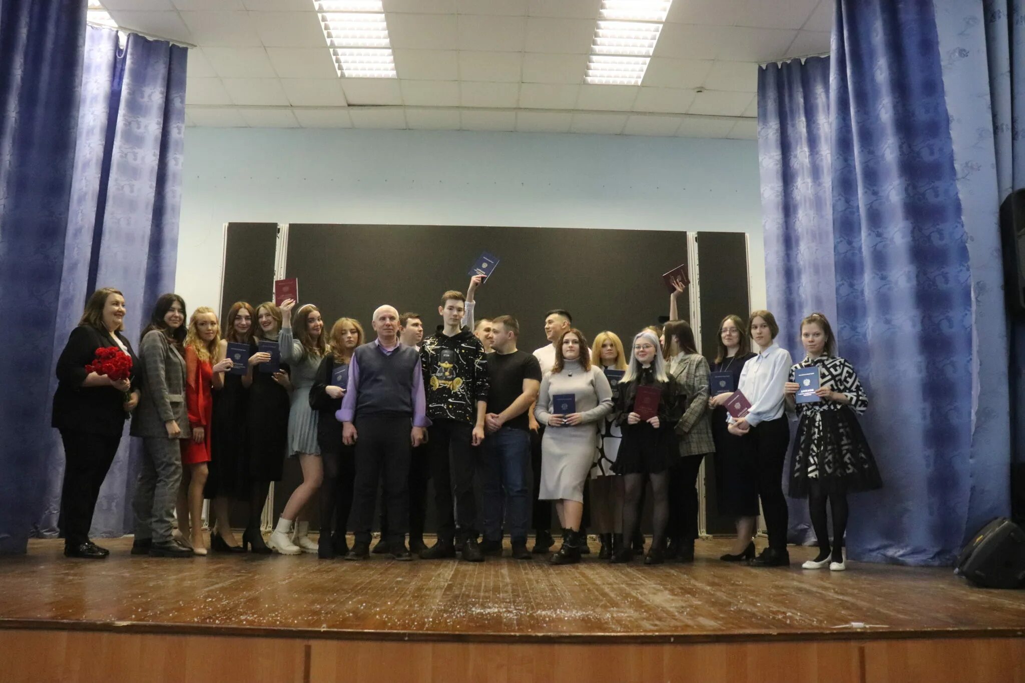 Выпускной в техникуме. Политехнический колледж 19. Тарский типк. Церемония награждения. Дотех техникум 19 техникум.