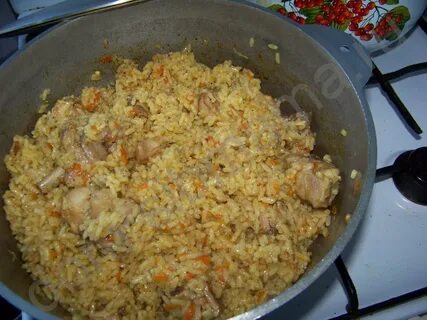 Вкусный плов на плите с курицей