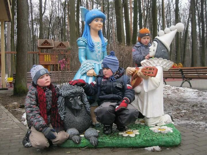 Парк сказок Томилино зимой. Парк сказок Екатеринбург. Куклы из парка сказов. Село Петровское парк сказочные герои.