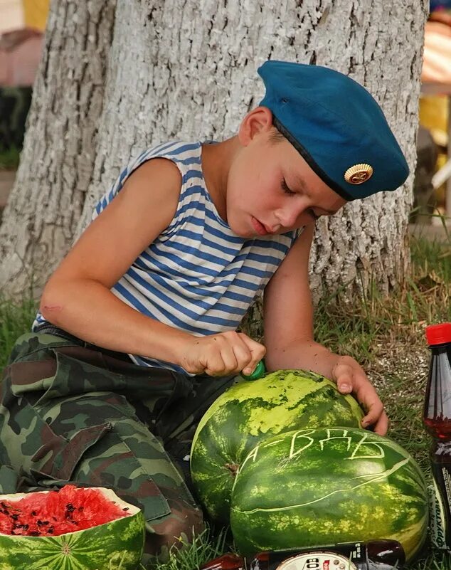 Сынок десантника футболка. Сын десантника футболка. Подарок десантнику. Сыну десантнику. Сыну десантнику.